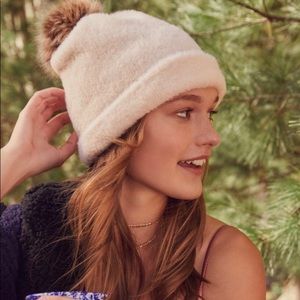 UO Fuzzy PomPom Beanie